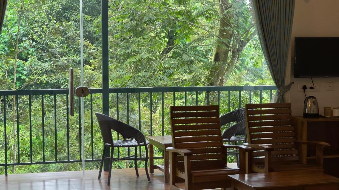Green Aura Hotel Sultan Bathery Exterior photo