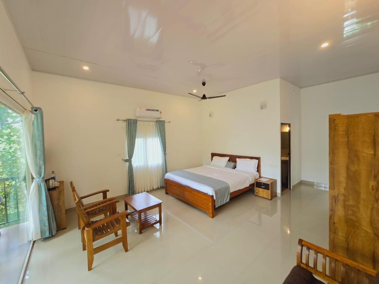 Green Aura Hotel Sultan Bathery Exterior photo