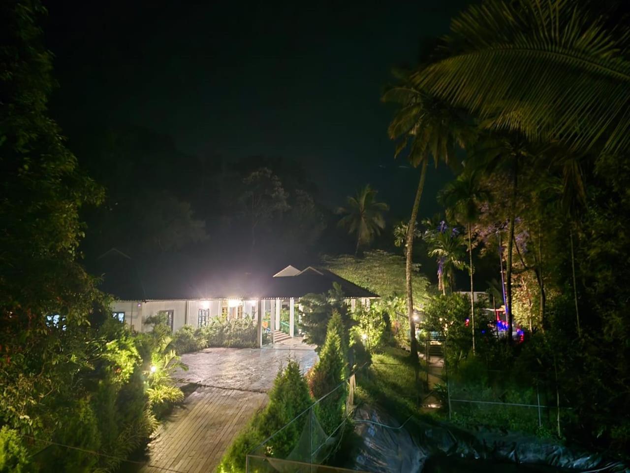 Green Aura Hotel Sultan Bathery Exterior photo