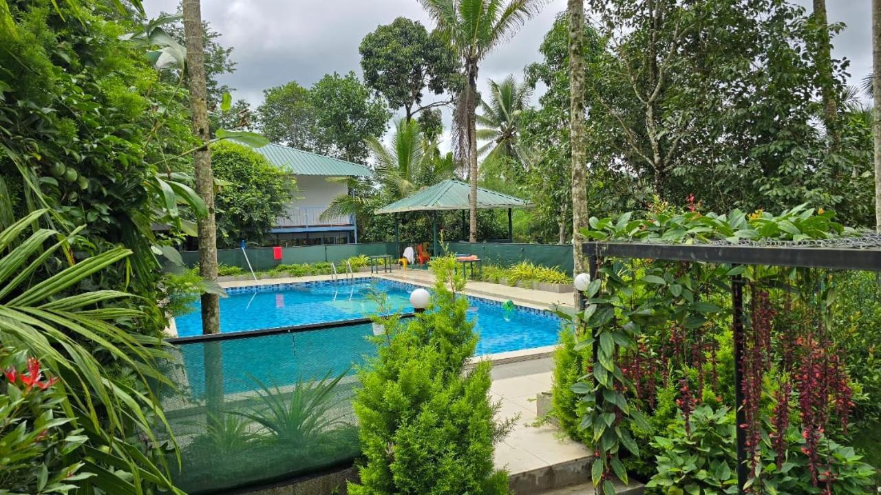 Green Aura Hotel Sultan Bathery Exterior photo